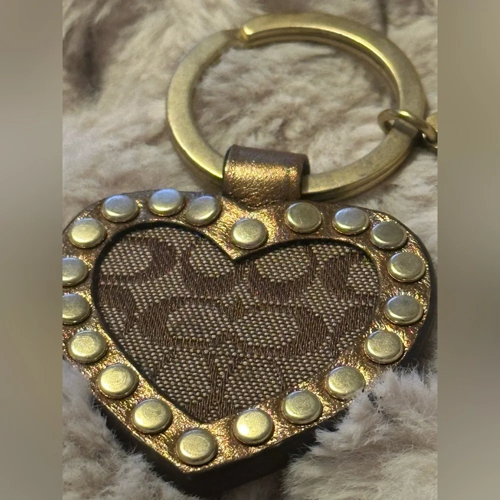 Authentic Coach Vintage Gold and Brown Signature Heart Key Holder! NWOT - Picture 3 of 4